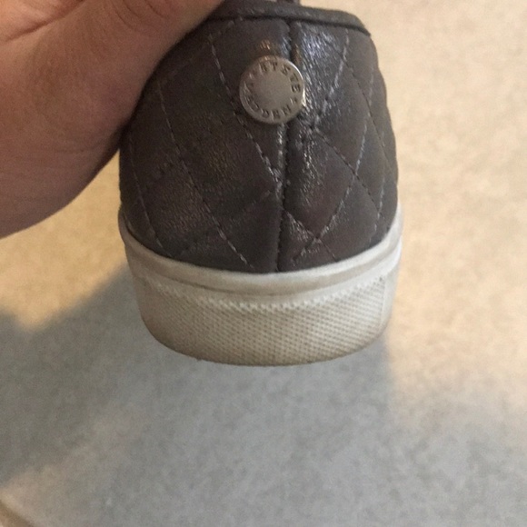 Girls silver Steven madden slip-on shoes size 5 - Picture 4 of 5
